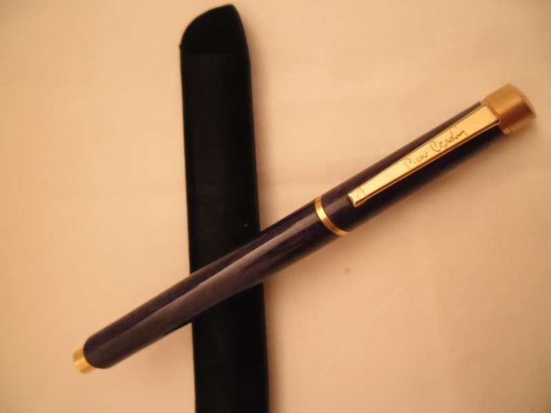 VINTAGE GENTLEMEN PIERRE CARDIN BALL POINT AIRLINE PEN, PURPLE, GOLD & SILVER