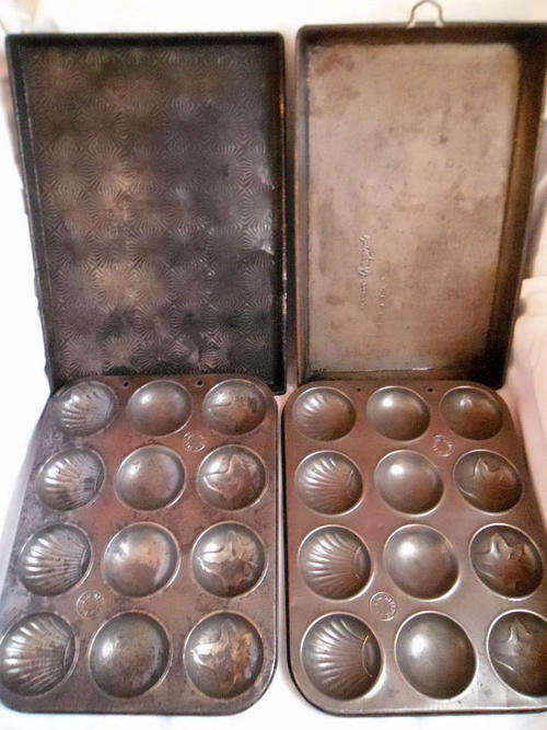 FOUR VTG MUFFIN TIN TRAYS, OVENEX STARBUSRT USA, KROST OVENPRIDE & 2 x MUFFIN PANS, REDUCED BY 70.00