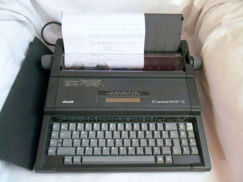 OLIVETTI ELECTRONIC ELECTRIC TYPEWRITER, 100 % WORKING CONDITION,