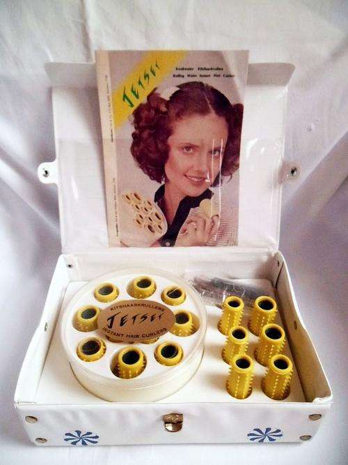 VINTAGE RARE JETSET WITH 18 CURLERS & PINS, USED WITH BOILING WATER, ALMOST NEW CONDTION