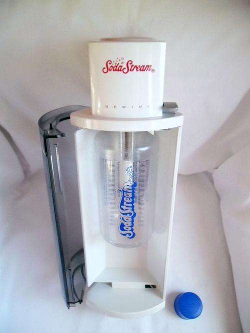 GEMINI SODA STREAM WITH BOTTLE & NEARLY FULL GAS CYLINDER