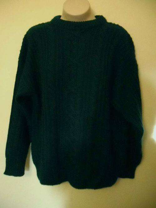 THICK KNITTED HUNTERS GREEN *FOSCHINI* JERSEY, SIZE L - XL, REDUCED BY R35.00!