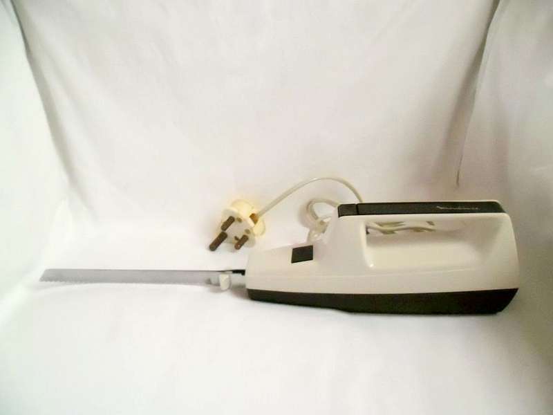 VINTAGE MOULINEX ELECTRIC CARVING KNIFE, 100 % CLEAN & WORKING!