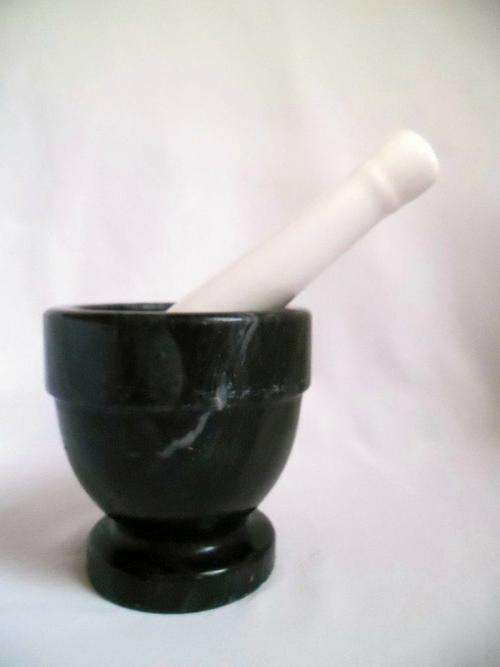 NOW REDUCED BY 50 %! ELEGANT VINTAGE BLACK MARBLE MORTAR & SUITABLE CERAMIC PESTLE