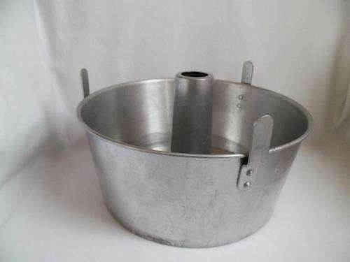 LARGE VTG COMET USA MADE ALUMINIUM ANGEL FOOD CAKE PAN BUNDT REMOVABLE BOTTOM & COOLING LEGS