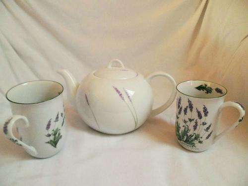 BEAUTIFUL RARE GERMAN WIESENTHAL LAVENDER TEAPOT & TWO MUGS, REDUCED BY R200.00