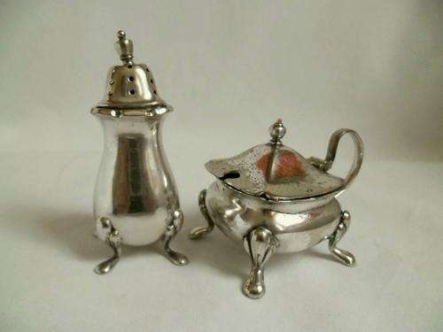 WALKER & HALL SHEFFIELD SILVER PLATED PEPPER & MUSTARD CRUET SET