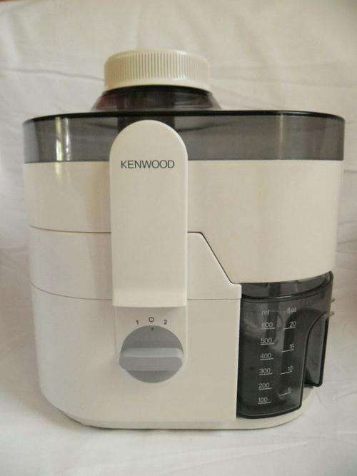 KENWOOD JE 500 CENTRIFUGAL JUICER, ALMOST NEW CONDITION!