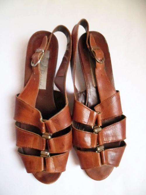 VINTAGE *CARLO BOSSI* GENUINE LEATHER SANDALS, MADE IN ITALY, SIZE 4