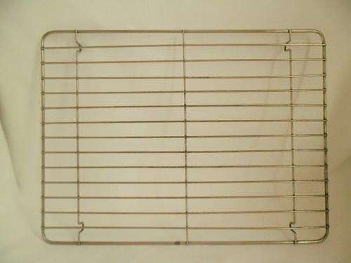 STEELCRAFT STAINLESS STEEL CAKE COOLING RACK, 22.5 CM x 30 CM, REDUCED BY R15.00!