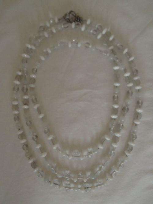 STUNNING ELEGANT VERY LONG WHITE, CLEAR & MILKY GLASS BEADS NECKLACE, 175 cm