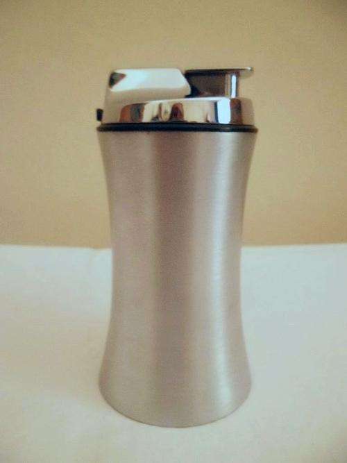 NOW REDUCED BY 50 %! RONSON TABLE LIGHTER, MADE IN ENGLAND, DISPLAY ITEM - IT SPARKS, BUT...