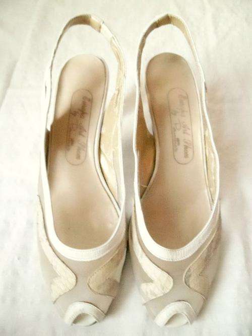 VINTAGE LOVELY WHITE GENUINE LEATHER LIGHT HEELED SHOES FROM *EUROPA ART SHOES BY PANTHER* , SIZE 5