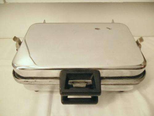 VINTAGE CHROMED *PINEWARE* WAFFLE & SANDWICH MAKER WITH BAKELITE HANDLES, 100 % WORKING