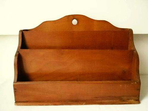 REDUCED BY 50 %! LOVELY VINTAGE WOODEN LETTER KEEPER HOLDER RACK