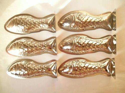 SIX ALUMINIUM FISH PAN MOULD MOLD