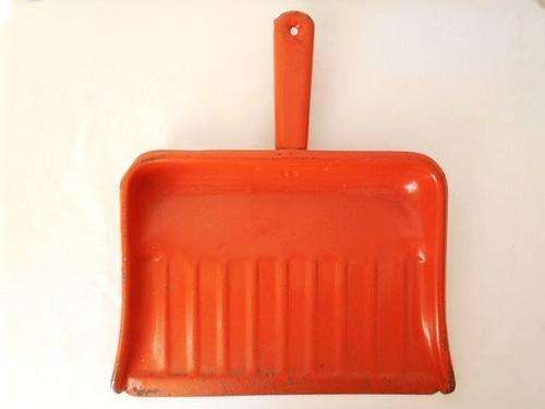 REDUCED BY 50 %! LOVELY VINTAGE ORANGE ENAMEL HAND SHOVEL SCOOP