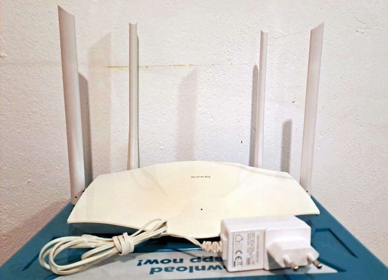 *Great Condition* Tenda TX3 - AX1800 Dual Band Gigabit WiFi6 Router