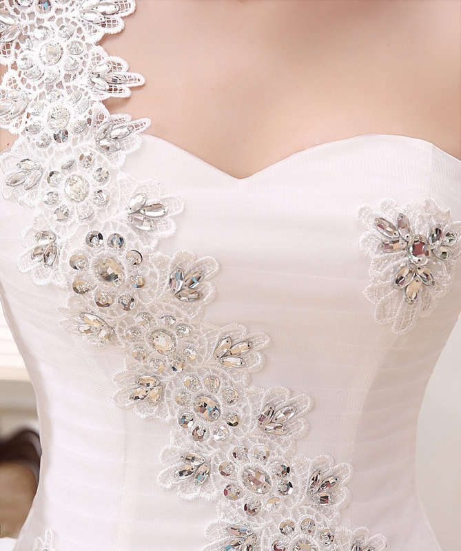 WEDDING DRESSES/WEDDING DRESS/WHITE WEDDING DRESS/EMBELLISHED WEDDING DRESS