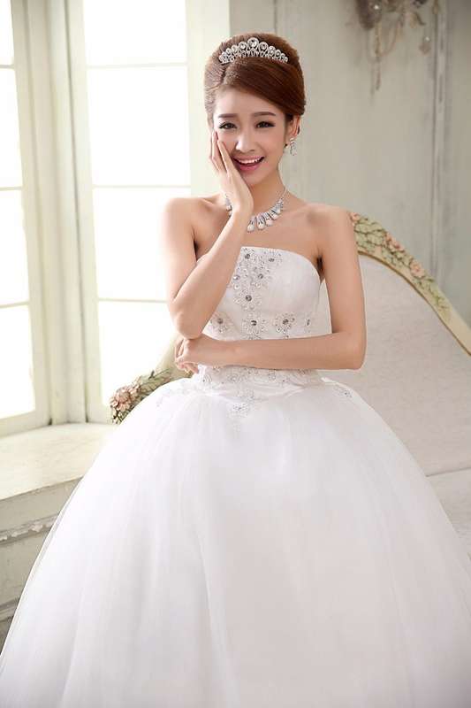 WEDDING DRESSES/WEDDING DRESS/WHITE WEDDING DRESS/FLORAL WEDDING DRESS