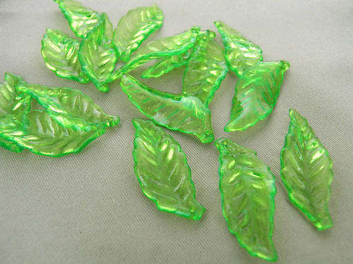 ACRYLIC - TRANSPARENT - GREEN - LEAF BEADS - 28mm