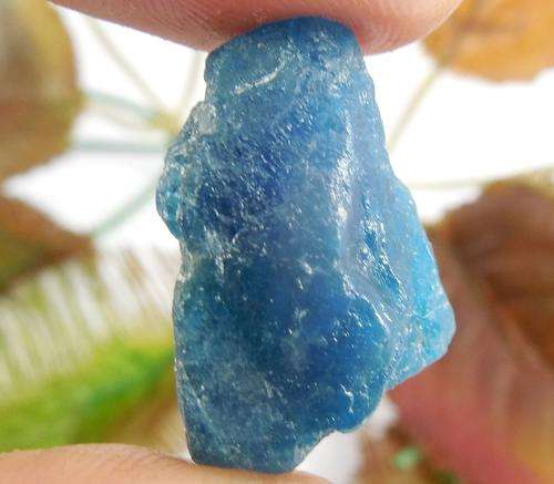 NEON APATITE - 18 CT. A+++ - 21X14X6 MM. - 100% EARTH MINED - ROUGH GEMSTONE