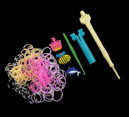LOOM BANDS - 300 PIECE KIT - INCLUDES Y SHAPED TOOL, HOOK TOOL, CROCHET HOOK, S-CLIPS & 3 CHARMS