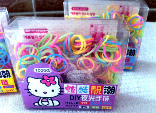 LOOM BANDS - HELLO KITTY - 300 PIECE KIT - INCLUDES Y SHAPED TOOL, CROCHET HOOK, S-CLIPS & 5 CHARMS