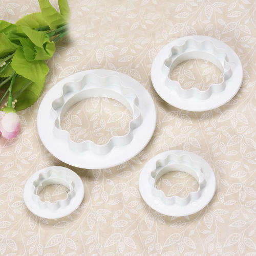 ***CLEARANCE SALE*** COOKIE - FONDANT - CUTTER - ROUND AND WAVY EDGE - 4 PIECE SET COMPLETE