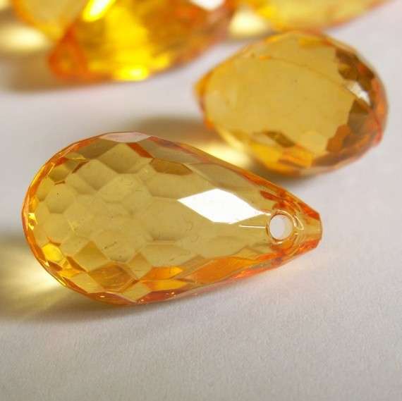 ACRYLIC - SOFT AMBER - FACETED - BRIOLETTE TEARDROP - BEADS - 25x15mm