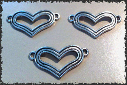 CONNECTORS - HEART - ANTIQUE SILVER - HOLLOW - 3cm x 1.55cm
