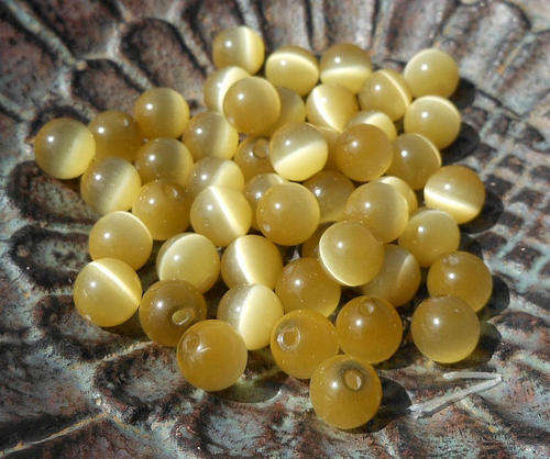 CAT'S EYE - GLASS BEADS - ROUND - PALE YELLOW - 8mm