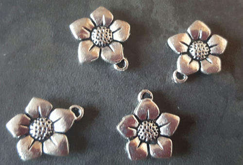 ***CLEARANCE SALE*** - CHARMS - ANTIQUE SILVER - DAISY FLOWER - CHARMS - 15x15mm