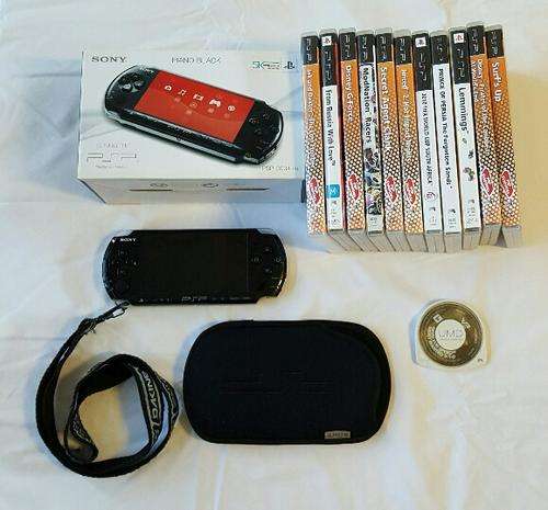 PSP 3004 SLIM AND LITE CONSOLE PLUS 12 GAMES