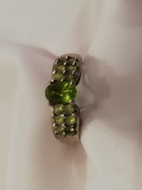 Marked 925 vintage ring with lovely peridot stones.