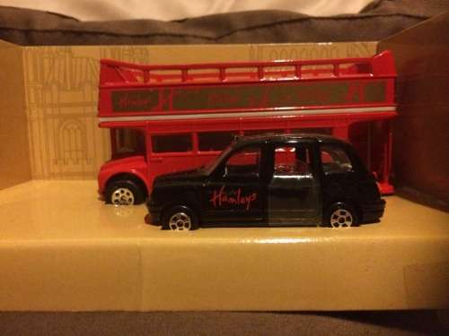 HAMLEYS CORGI DOUBLE DECK LONDON OPEN TOP BUS AND CAR(TWIN PACK)