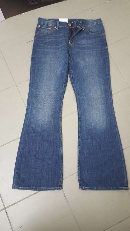 BRAND NEW LEVI JEANS 516