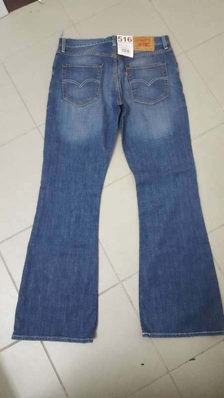 BRAND NEW LEVI JEANS 516