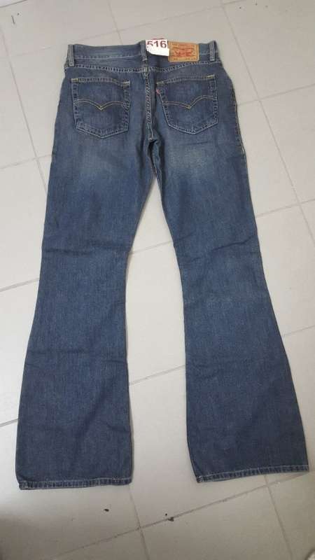 BRAND NEW LEVI JEANS 516