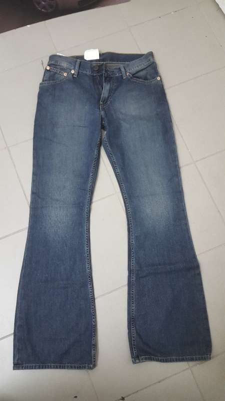 BRAND NEW LEVI JEANS 516