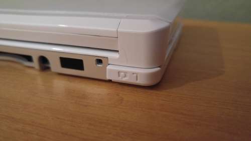 White Nintendo 3DS Console