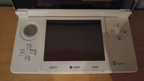 White Nintendo 3DS Console