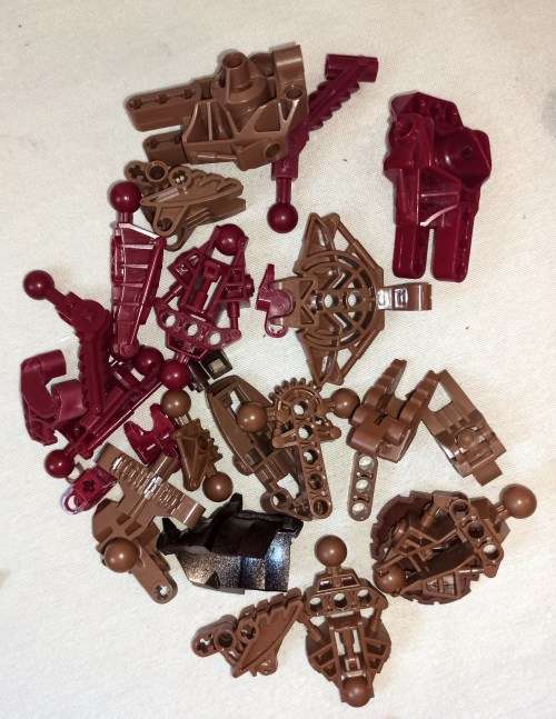 4kg of Lego Bionicle sets and parts