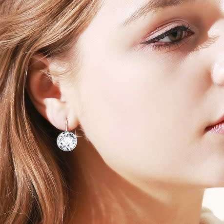 Elegant crystal earrings with Swarovski crystal elements