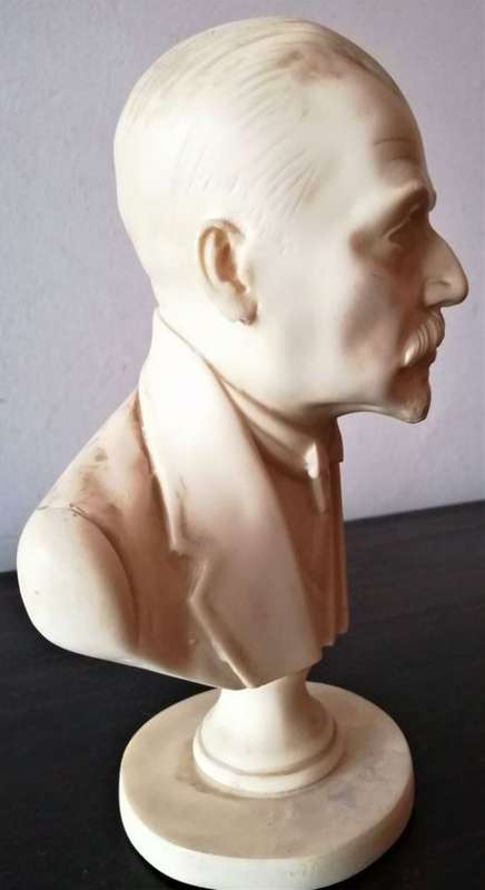 Generaal Louis Botha Borsbeeld. Beeldhouer Phil Minnaar, 1974.