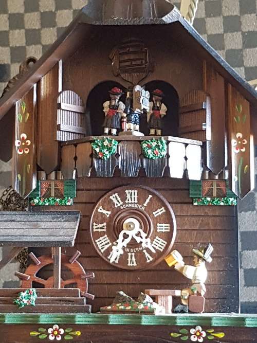 Musical cuckoo clock very neat