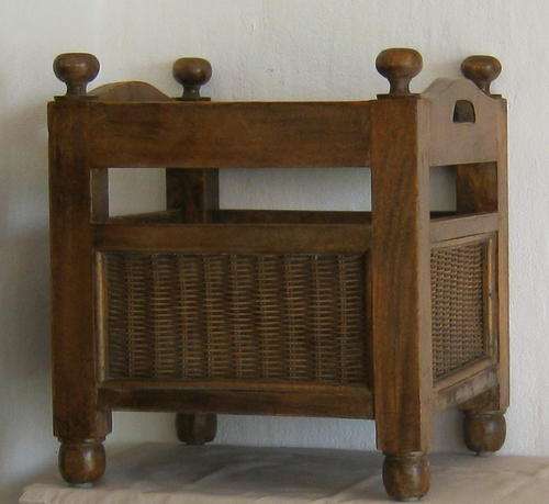WOOD & RATTAN POT PLANT HOLDER