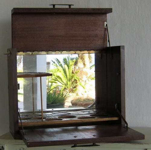 MINI BAR / CABINET