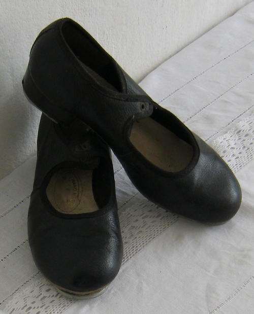 TAP SHOES...SIZE 3 - GET THOSE FEET TAPPING!