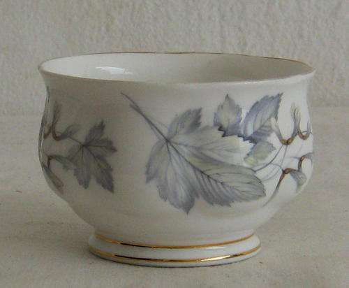 ROYAL ALBERT SUGAR BOWL - SILVER MAPLE
